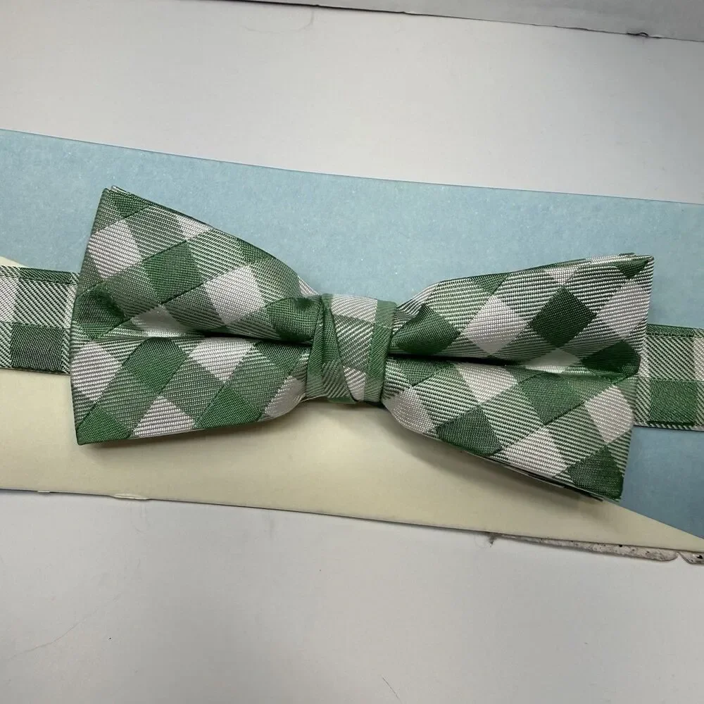 The Class Club Boys Green White Plaid 100% Silk Adjustable Closure Bow Tie